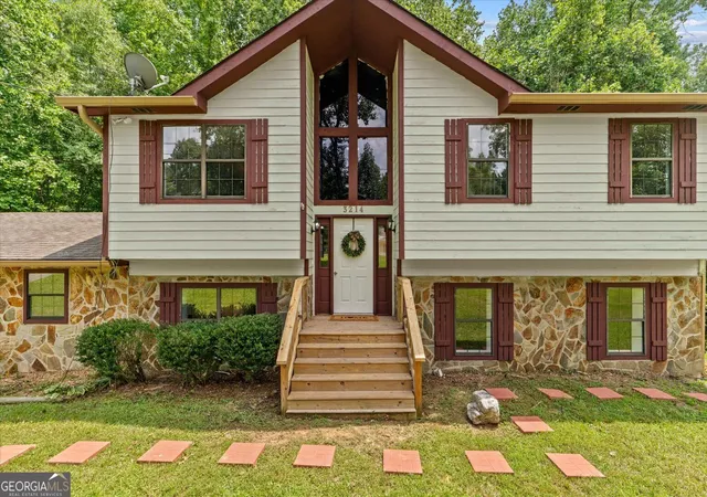Photo 4 of Sale Pending at 3214 Se Headrick Cir, Dalton, GA 30721 | MLS# 10828985 | Listing updated on 2026-09-28