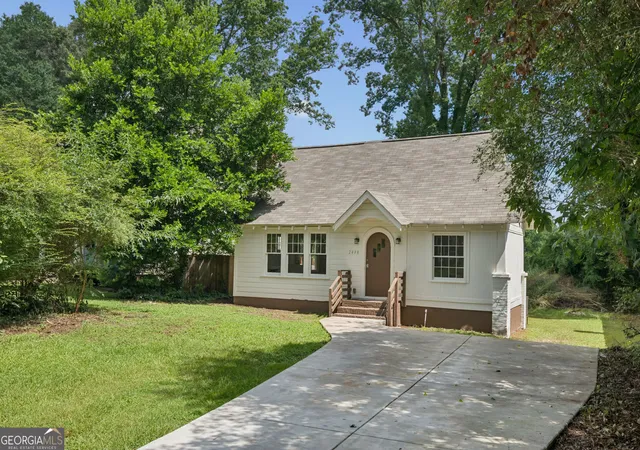 Photo 2 of Single family home for sale at 2498 White Oak Dr, Decatur, GA 30032 | MLS# 10806708 | Listing updated on 2026-07-30