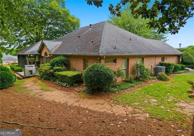 Photo 4 of Sale Pending at 965 Knoll Crst Ct, Alpharetta, GA 30004 | MLS# 10790705 | Listing updated on 2026-09-18