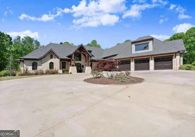 Photo 1 of Mansion for sale at 3263 Tanners Mill Rd, Gainesville, GA 30507 | MLS# 10753235 | Listing updated on 2026-09-20
