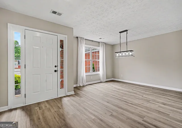 4th image of 5316 Valley Forest Wy, Flowery Branch, GA 30542 | MLS# 10765408