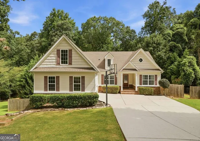 Photo 2 of Single family home for sale at 3522 Cameron Dr, Gainesville, GA 30506 | MLS# 10821039 | Listing updated on 2026-08-31