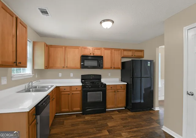 Photo 4 of Sale Pending at 310 Espana St, Atlanta, GA 30349 | MLS# 10597015 | Listing updated on 2025-10-31
