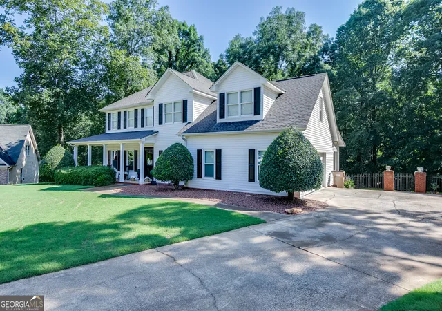 Photo 3 of Single family home for sale at 4020 Derby Dr, Gainesville, GA 30507 | MLS# 10808764 | Listing updated on 2026-09-16