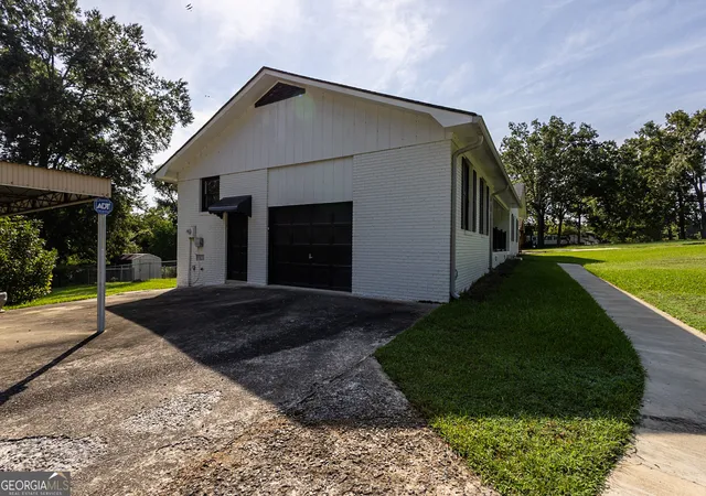 Photo 3 of Single family home for sale at 2197 N Jefferson St Ne, Milledgeville, GA 31061 | MLS# 10827022 | Listing updated on 2026-10-03