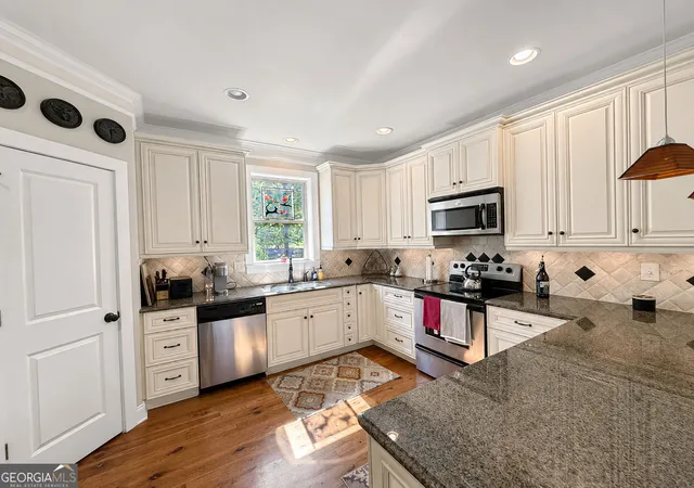 Photo 3 of Sale Pending at 970 Lakeshore Rd, Martin, GA 30557 | MLS# 10821993 | Listing updated on 2026-08-24