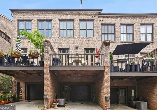 Photo 2 of Townhouse for sale at 3552 Roswell Rd Nw, Atlanta, GA 30305 | MLS# 10742664 | Listing updated on 2026-05-31
