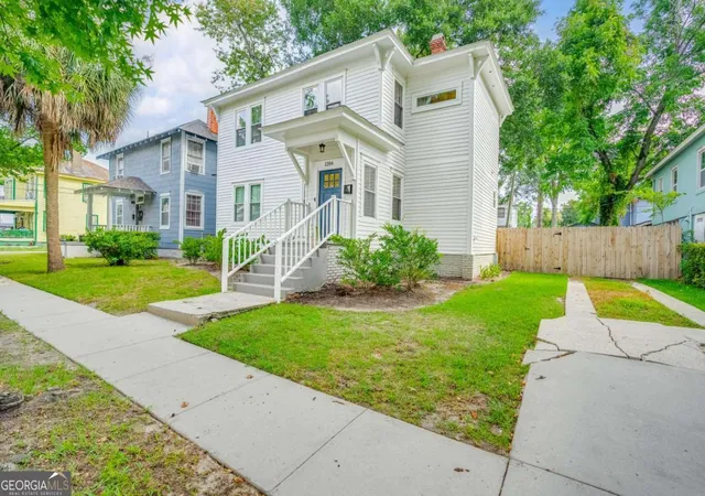 Photo 3 of Single family home for sale at 1204 E 33Rd St, Savannah, GA 31404 | MLS# 10777603 | Listing updated on 2026-10-22