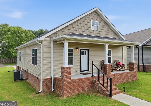 Homes for sale in Dalton, GA | 405 Coahulla Creek Dr, Dalton, GA 30721 | MLS# 10791588