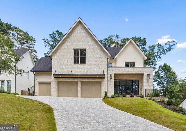 Photo 2 of Sale Pending at 3035 Parkridge Dr Ne, Brookhaven, GA 30319 | MLS# 10801054 | Listing updated on 2026-08-27