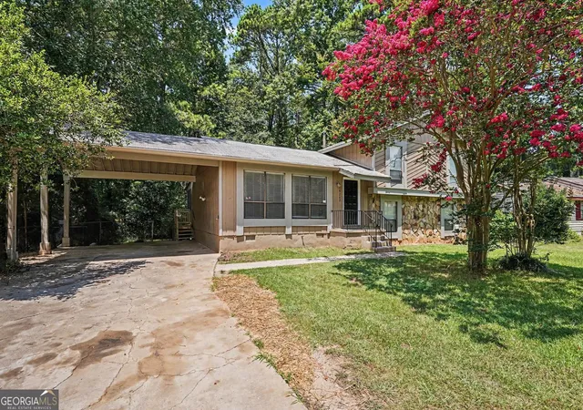Photo 3 of Single family home for sale at 9262 Raven Dr, Jonesboro, GA 30238 | MLS# 10806268 | Listing updated on 2026-08-16