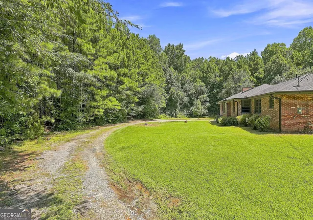Photo 3 of Single family home for sale at 490 Mehaffey Dr, Fairburn, GA 30213 | MLS# 10825937 | Listing updated on 2026-09-19