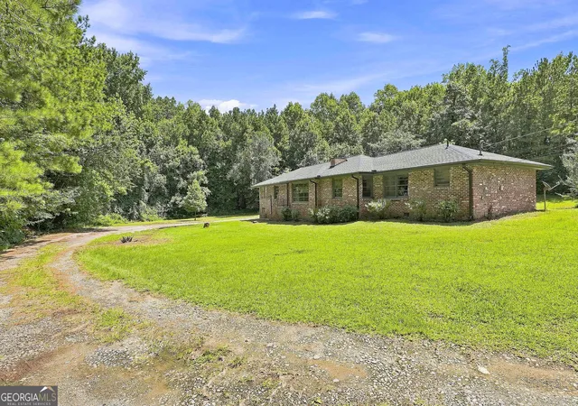 Photo 3 of Single family home for sale at 490 Mehaffey Dr, Fairburn, GA 30213 | MLS# 10825937 | Listing updated on 2026-09-19