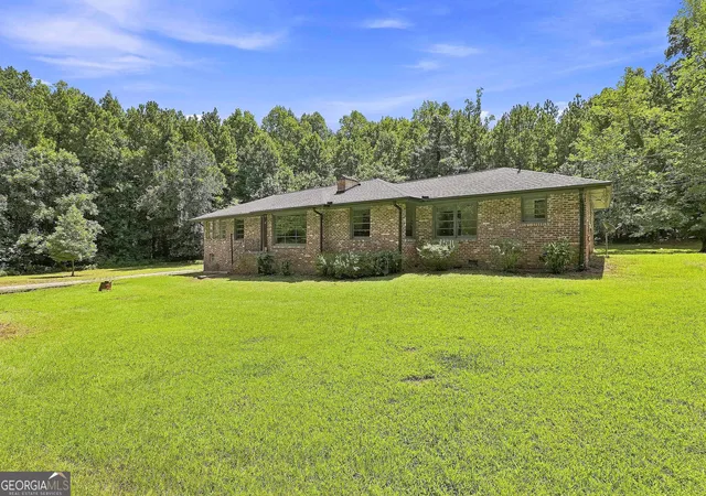 Photo 4 of Single family home for sale at 490 Mehaffey Dr, Fairburn, GA 30213 | MLS# 10825937 | Listing updated on 2026-09-19