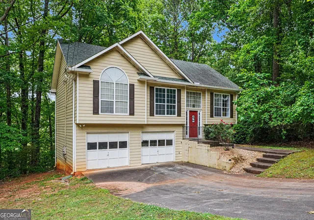 Photo 2 of Single family home for sale at 130 Bobolink Dr, Stockbridge, GA 30281 | MLS# 10761875 | Listing updated on 2026-09-16