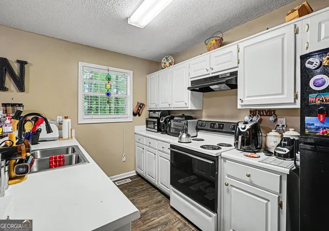 Photo 3 of Single family home for sale at 130 Bobolink Dr, Stockbridge, GA 30281 | MLS# 10761875 | Listing updated on 2026-09-16