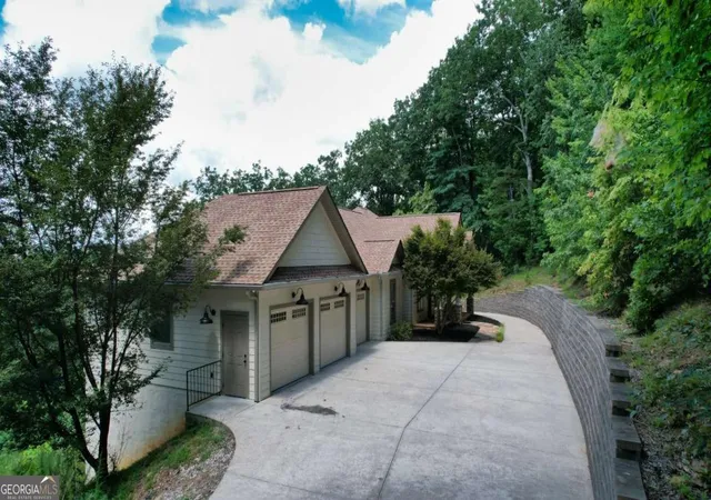Photo 3 of Single family home for sale at 271 Highlands Dr, Clarkesville, GA 30523 | MLS# 10824345 | Listing updated on 2026-08-26