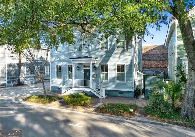 Homes for sale in Savannah, GA | 212 Houston St, Savannah, GA 31401 | MLS# 10679212