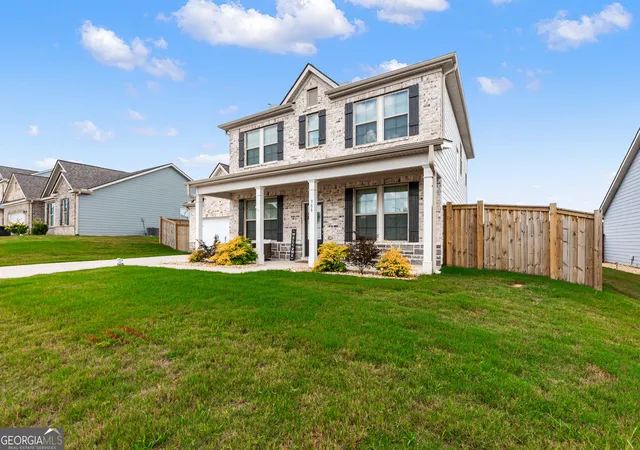 Photo 3 of Sale Pending at 300 Davids Pl Dr, Warner Robins, GA 31088 | MLS# 10830446 | Listing updated on 2026-09-17