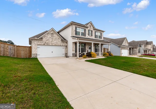Photo 3 of Sale Pending at 300 Davids Pl Dr, Warner Robins, GA 31088 | MLS# 10830446 | Listing updated on 2026-09-17