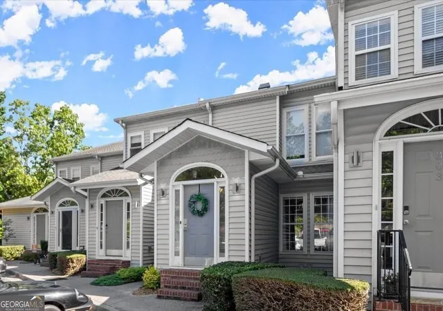 Listing Photo 4 - Condo for sale in building located at 2300 Harbersham Marina Rd, Cumming, GA 30041 - Unit #102