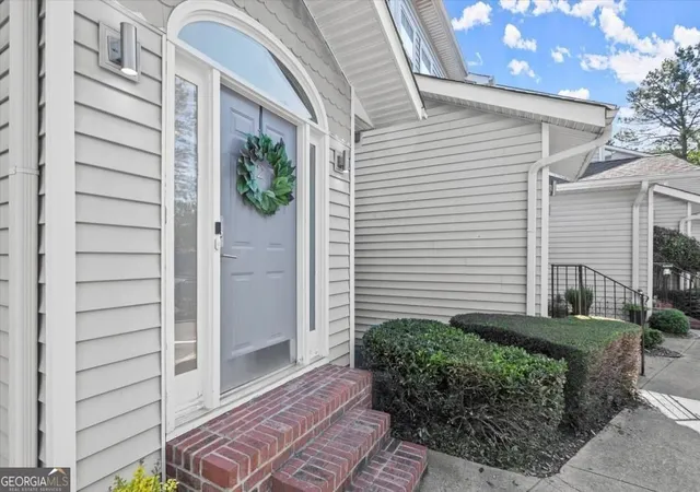 Listing Photo 5 - Condo for sale in building located at 2300 Harbersham Marina Rd, Cumming, GA 30041 - Unit #102