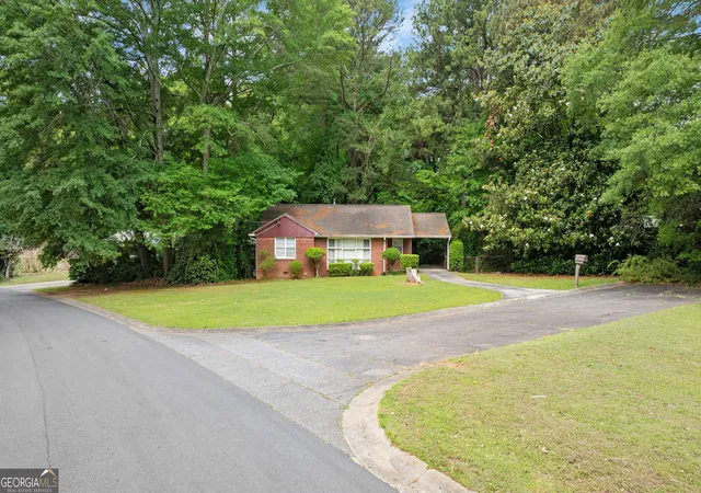 Photo 4 of Sale Pending at 124 Charles Ave Se, Marietta, GA 30067 | MLS# 10768211 | Listing updated on 2026-08-27