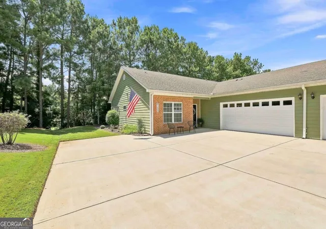 2nd image of 2102 Commonwealth Cir, Newnan, GA 30263 | MLS# 10829797