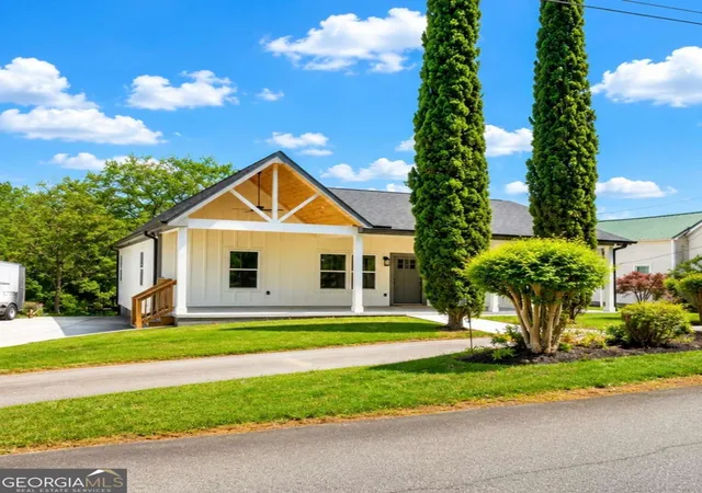 Homes for sale in Alto, GA | 130 E Railroad Ave, Alto, GA 30510 | MLS# 10781583