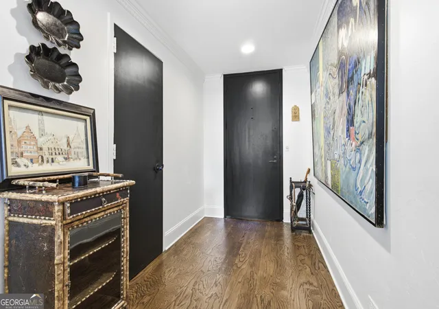 Listing Photo 4 - Condo for sale in building located at 2575 Peachtree Rd NE 2e, Atlanta, GA 30305 - Unit #2E