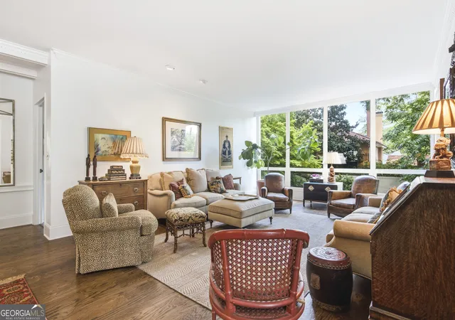 Listing Photo 5 - Condo for sale in building located at 2575 Peachtree Rd NE 2e, Atlanta, GA 30305 - Unit #2E