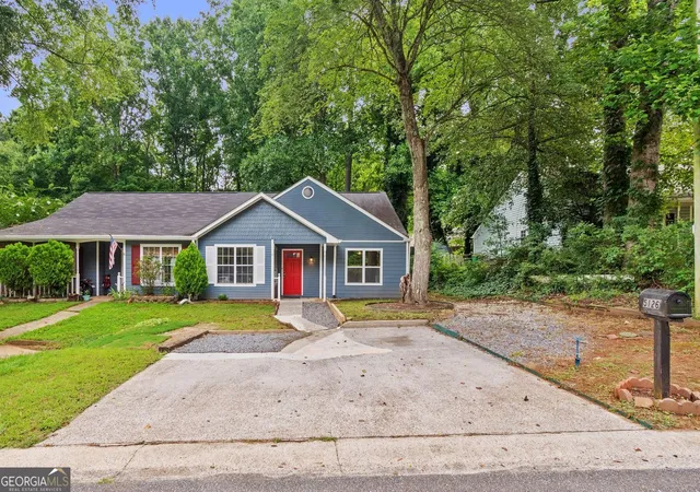 Photo 2 of Townhouse for sale at 5126 Farm Pl Dr Ne, Woodstock, GA 30188 | MLS# 10823162 | Listing updated on 2026-09-05