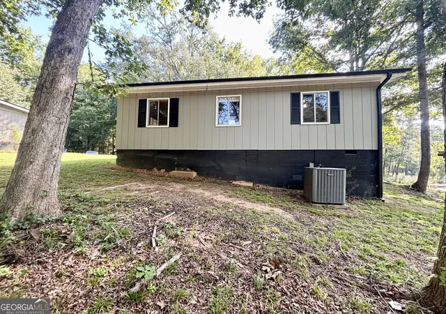 Photo 3 of Single family home for sale at 557 Benttree Cir, Toccoa, GA 30577 | MLS# 10832860 | Listing updated on 2026-09-26
