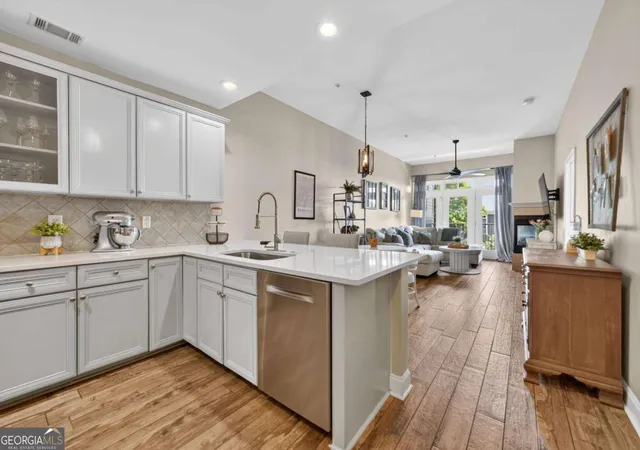 2nd image of 210 Creek View Ln #201, Roswell, GA 30075 | MLS# 10821090