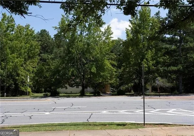 3rd image of 4556 Wade Green Rd Nw, Acworth, GA 30102 | MLS# 10758351
