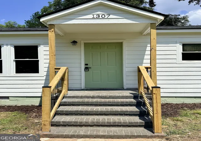 2nd image of 1307 Lucky St, Griffin, GA 30223 | MLS# 10832080