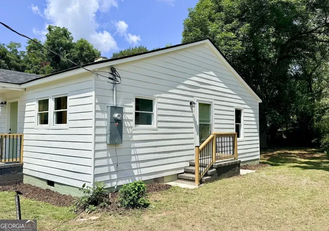 Photo 3 of Single family home for sale at 1307 Lucky St, Griffin, GA 30223 | MLS# 10832080 | Listing updated on 2026-10-07