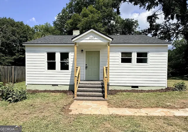 Photo 4 of Single family home for sale at 1307 Lucky St, Griffin, GA 30223 | MLS# 10832080 | Listing updated on 2026-10-07
