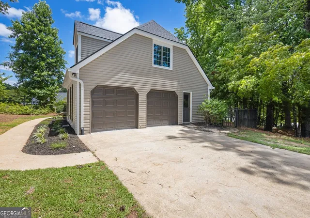 Photo 2 of Single family home for sale at 9380 Grace Lake Dr, Douglasville, GA 30135 | MLS# 10793064 | Listing updated on 2026-09-14
