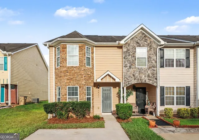Photo 2 of Sale Pending at 6865 Mountain Cir, Riverdale, GA 30274 | MLS# 10831314 | Listing updated on 2026-09-17
