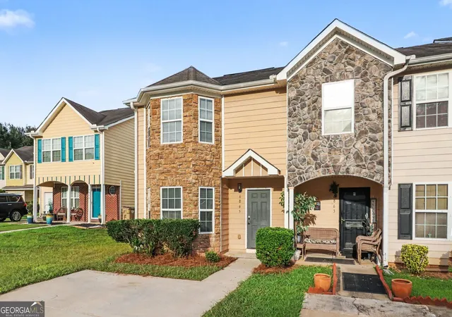 Photo 3 of Sale Pending at 6865 Mountain Cir, Riverdale, GA 30274 | MLS# 10831314 | Listing updated on 2026-09-17