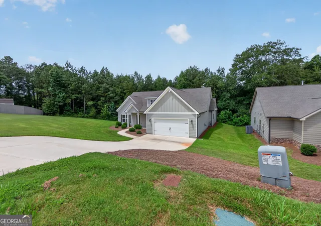 2nd image of 137 Holtz Dr, Carrollton, GA 30117 | MLS# 10824916