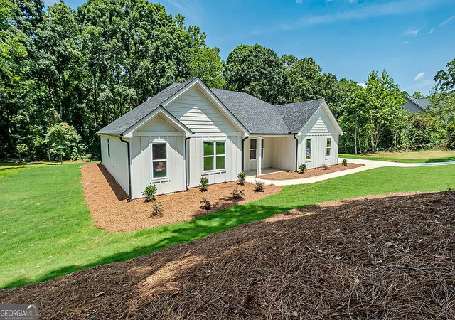 Photo 3 of Single family home for sale at 214 Wilson Garage Rd, Commerce, GA 30529 | MLS# 10812932 | Listing updated on 2026-10-01