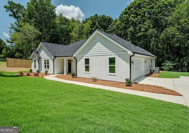 Photo 3 of Single family home for sale at 214 Wilson Garage Rd, Commerce, GA 30529 | MLS# 10812932 | Listing updated on 2026-10-01