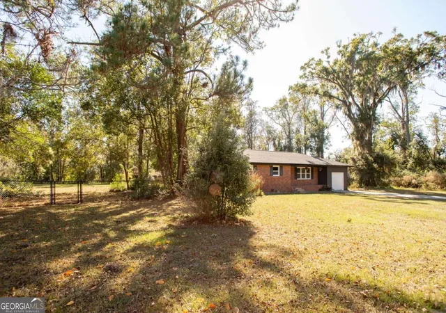 Photo 3 of Sale Pending at 2885 Longwood Rd, Waycross, GA 31503 | MLS# 10655046 | Listing updated on 2026-01-05
