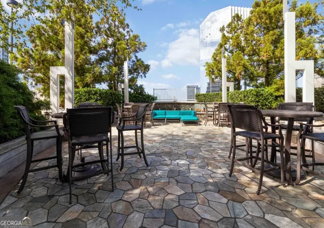 2nd image of 3324 Peachtree Rd Ne, Atlanta, GA 30326
