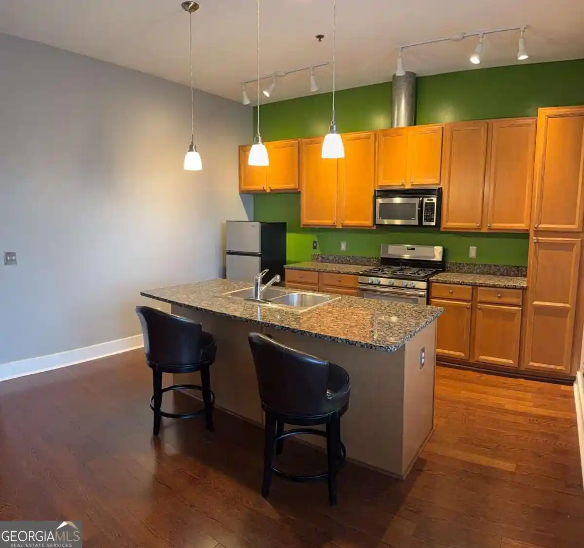 Listing Photo 1 - Condo for sale in 1195 Milton Ter Se located at 1195 Milton Ter Se, Atlanta, GA 30315 - Unit #5201