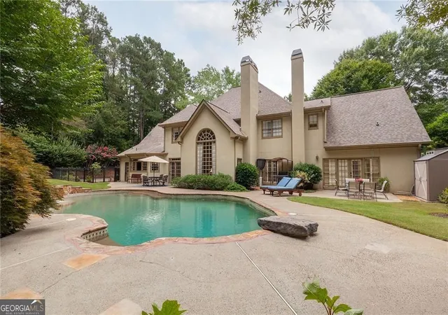 Photo 3 of Sale Pending at 5825 Plantation Dr, Roswell, GA 30075 | MLS# 10814220 | Listing updated on 2026-09-13