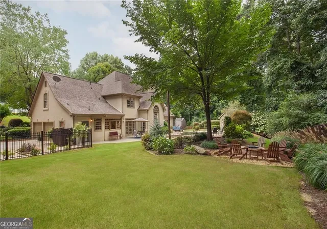Photo 4 of Sale Pending at 5825 Plantation Dr, Roswell, GA 30075 | MLS# 10814220 | Listing updated on 2026-09-13