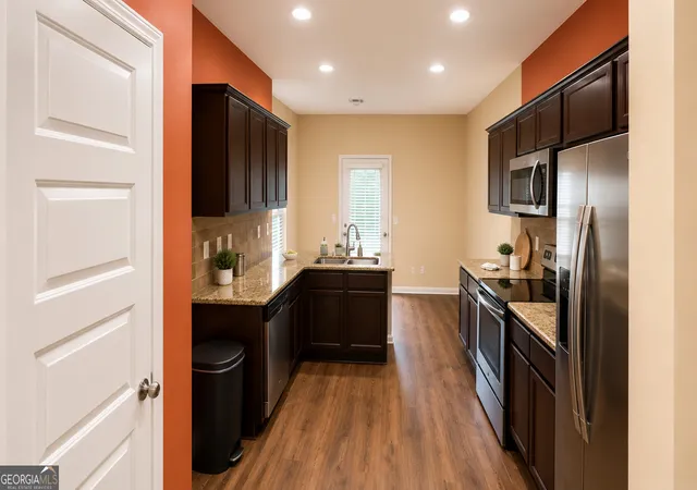 2nd image of 293 Hillcrest Ct, Hampton, GA 30228 | MLS# 10805621